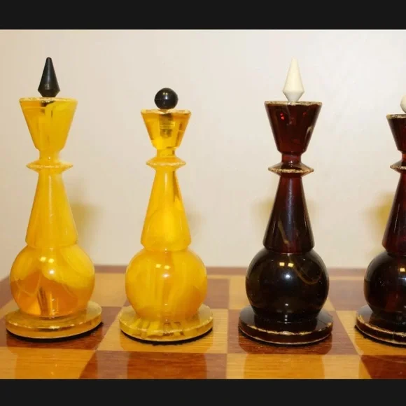 Baltic Sea Amber Vintage Chess Gift Set - Picture 7 of 11